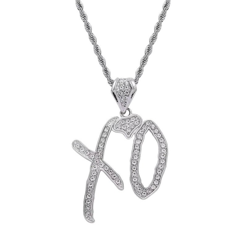 European and American classic fashion necklace, high-end sweater chain, new design, light luxury, niche temperament, simple letter pendant.